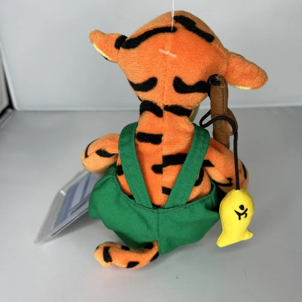 Fisherman Tigger Disneyland Paris 9” NWT